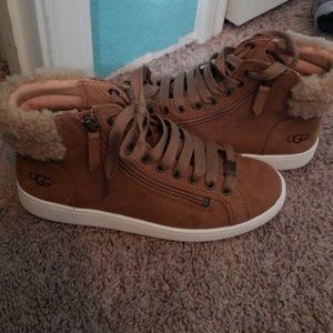 Like new Ugg sneakers